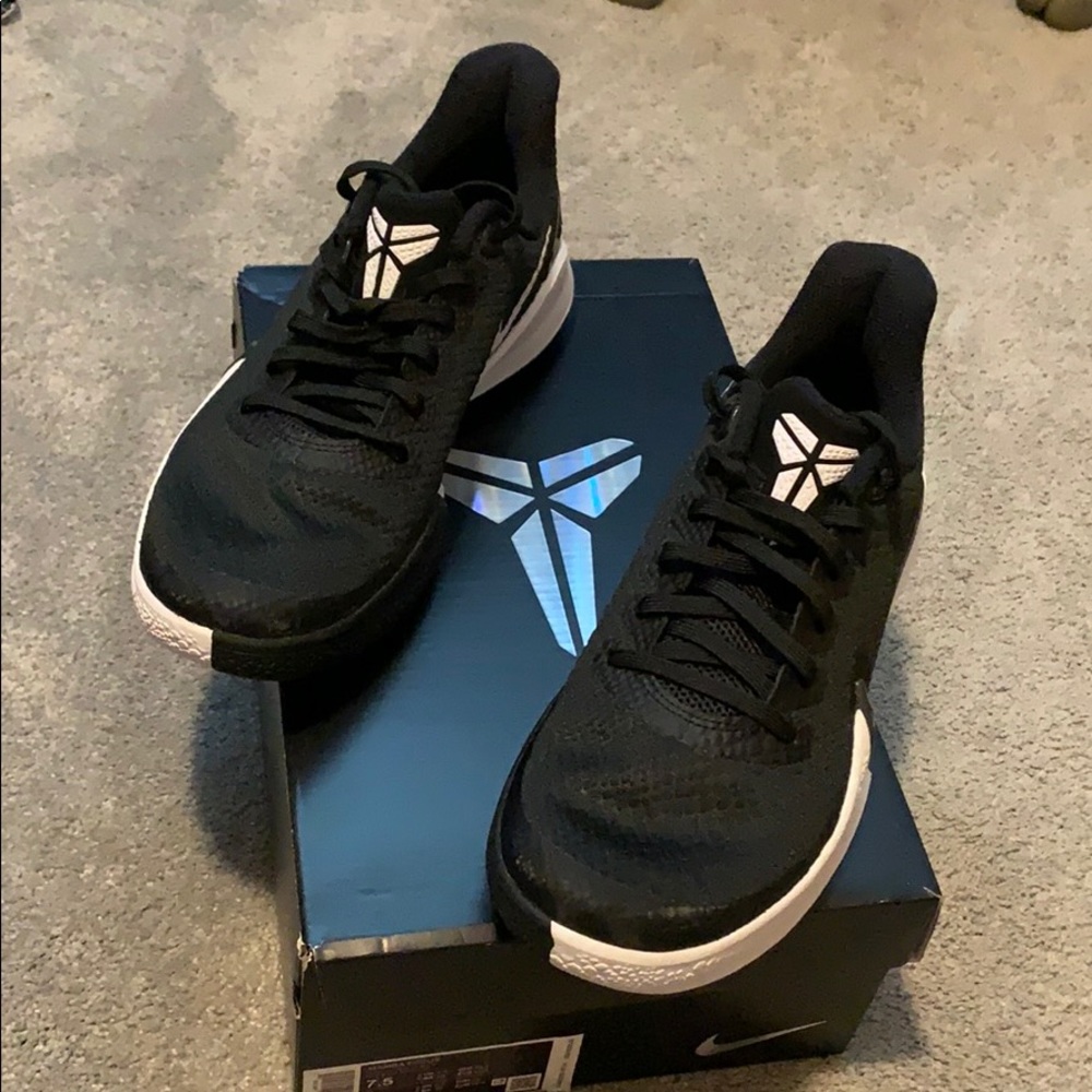Kobe mamba focus black (rare)